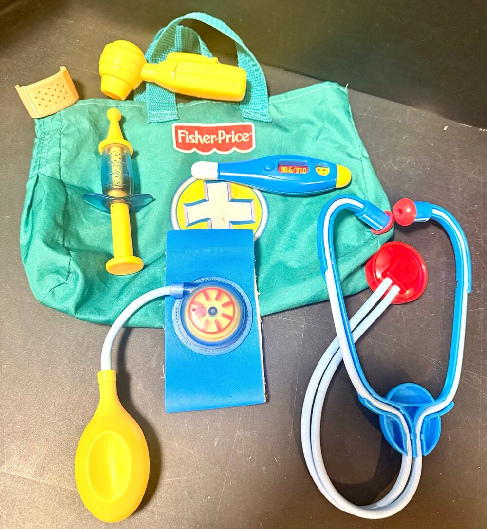 Fisher Price 2005 Medical Kit pretend Dr doctor play nurse